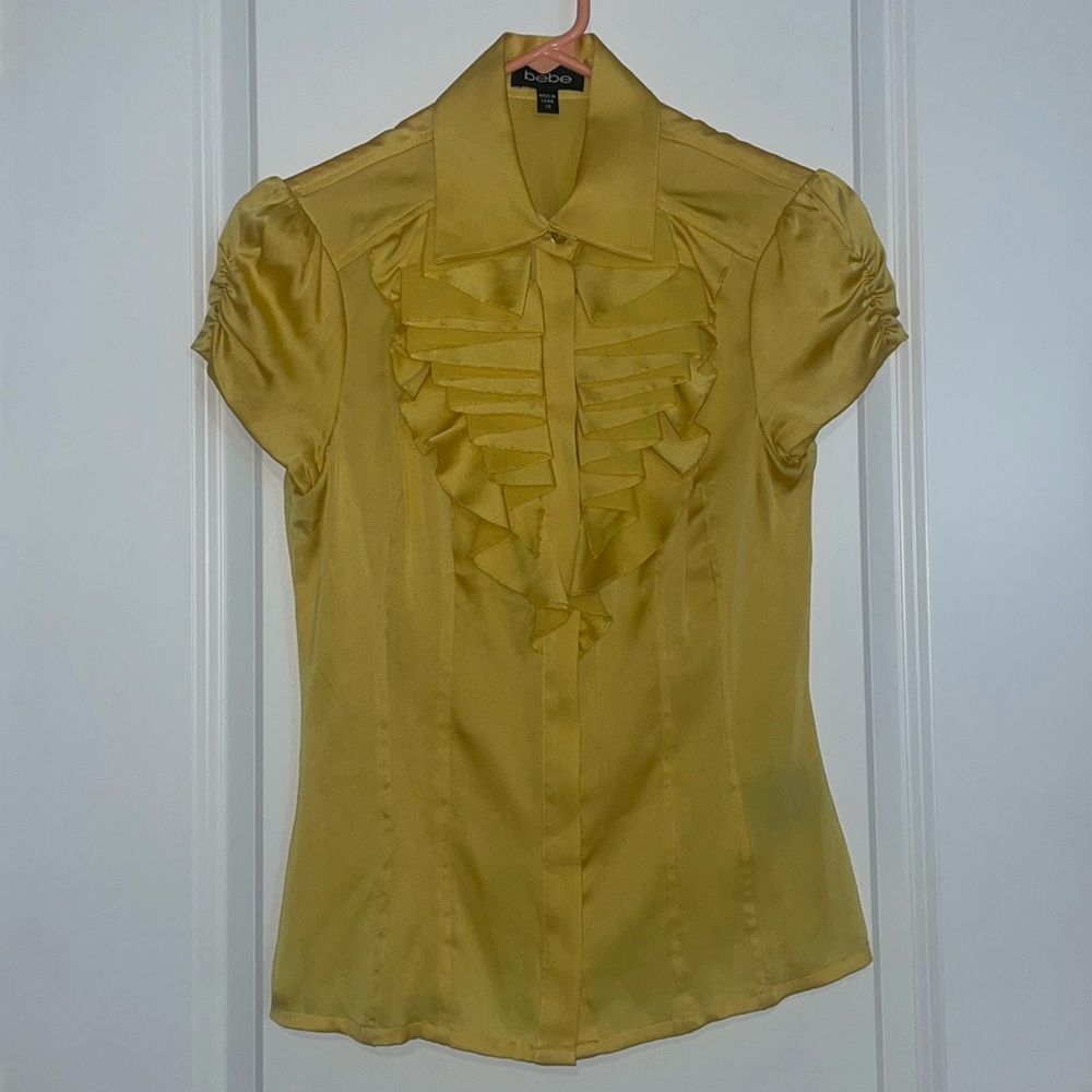 Bebe Yellow Satin Short Sleeve Blouse. Size XS